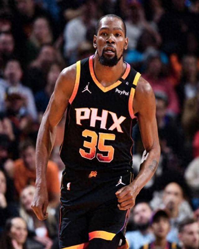 包含巴塞罗那不断突破！，杜兰特连续二十场比赛得分超过重返赛场赛场气氛高涨的词条爱游戏正版APP下载