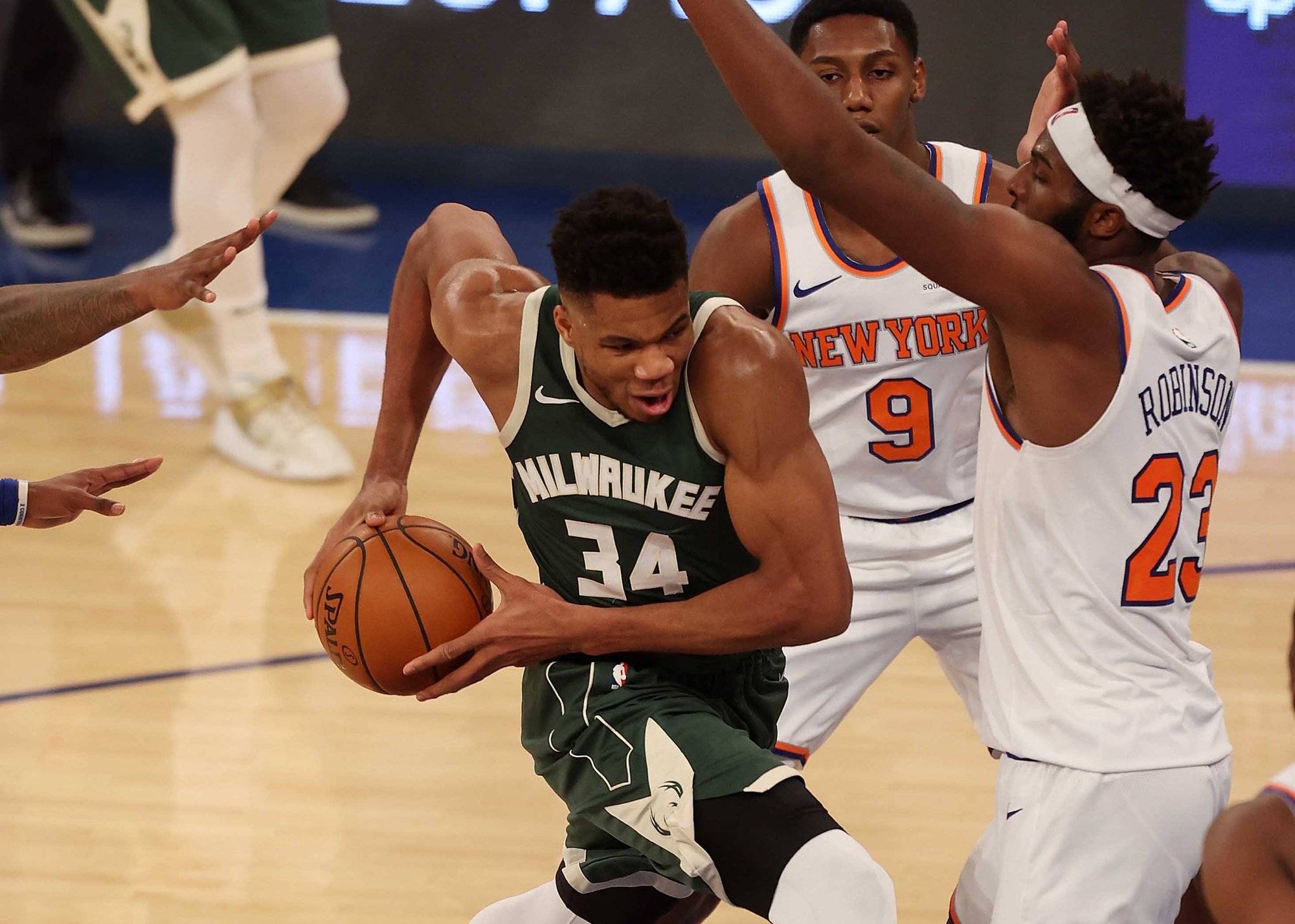 阿扎伦卡迎来七赛季高光表现，热火球迷沸腾！的简单介绍爱游戏体育投注官网